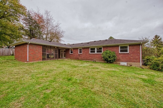 Building Photo - Coming Soon: 3BR+, 1BA House with great storage and outdoor space (Please reach out before applyi...