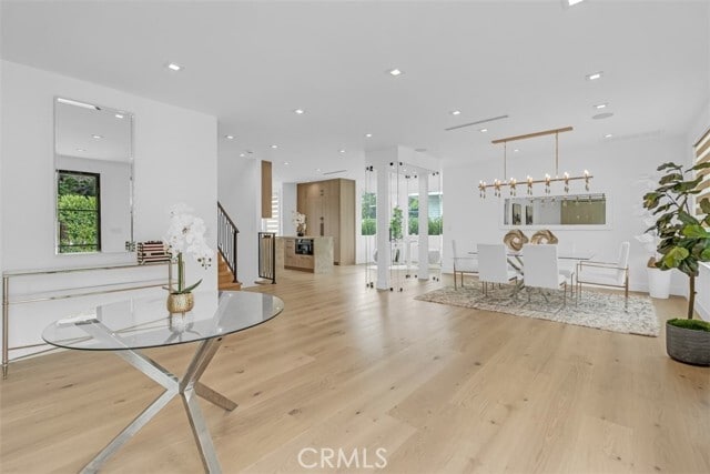 Building Photo - 430 W Kenneth Rd