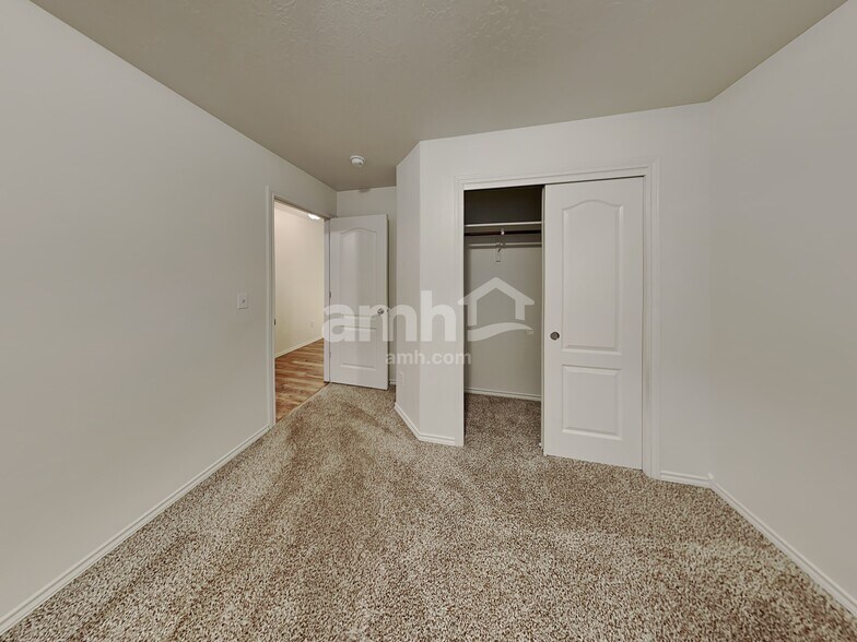 Building Photo - 1285 W Verbena Dr