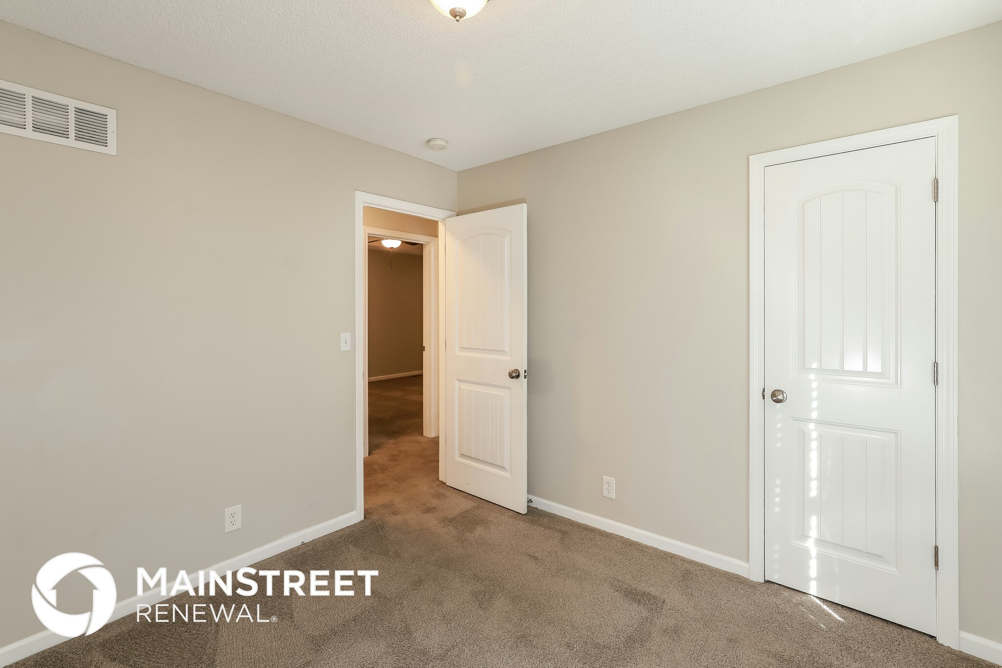 Building Photo - 1410 NW High View Dr