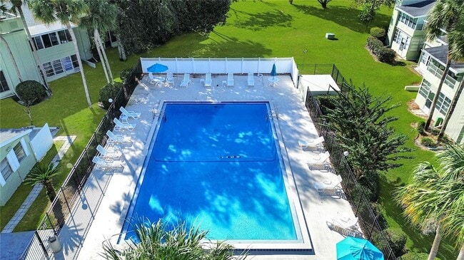 Building Photo - 633 Silver Pass