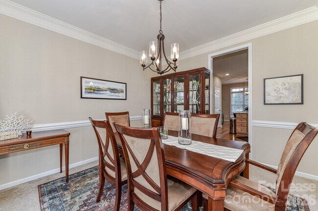 Building Photo - 10645 Castlehill Dr