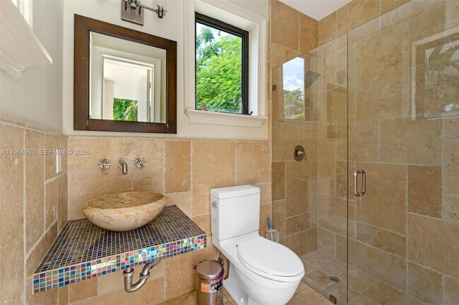 Building Photo - 2715 Cordova St