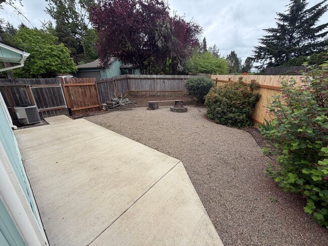 Building Photo - (969) Lance Way - 3 Bedroom / 2 Bath Home