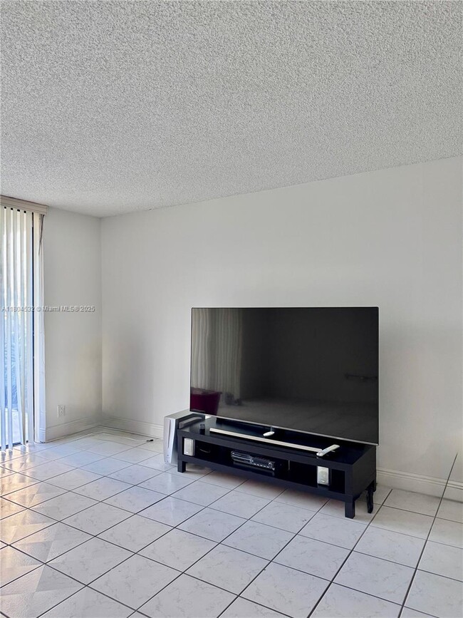 Building Photo - 18151 NE 31st Ct