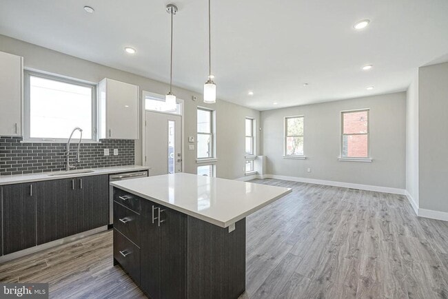 Building Photo - 300 W Jefferson St