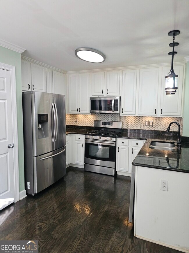 Building Photo - 185 Rock Hill Dr