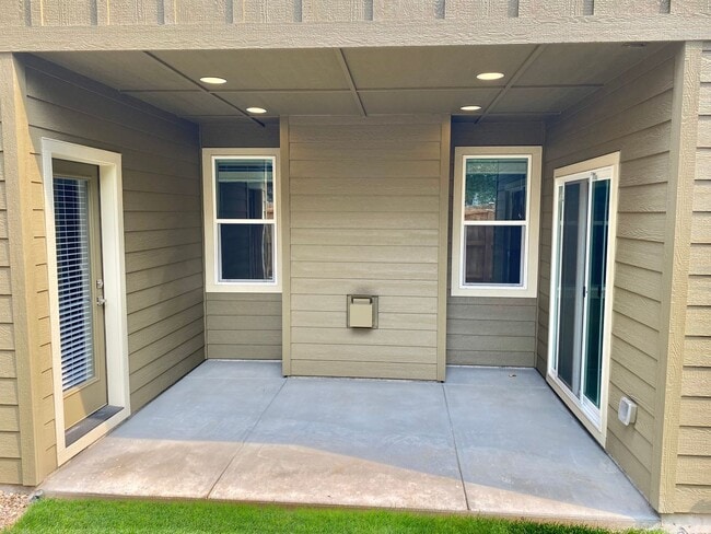 Building Photo - 61357 SE Matthew St