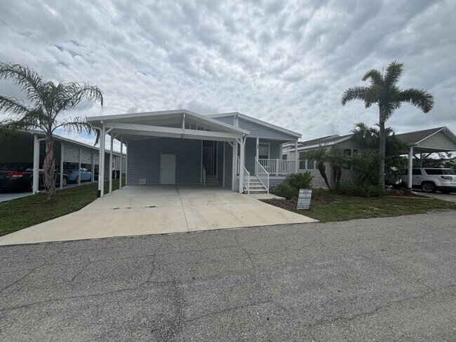 Building Photo - 934 Cayman Ave W