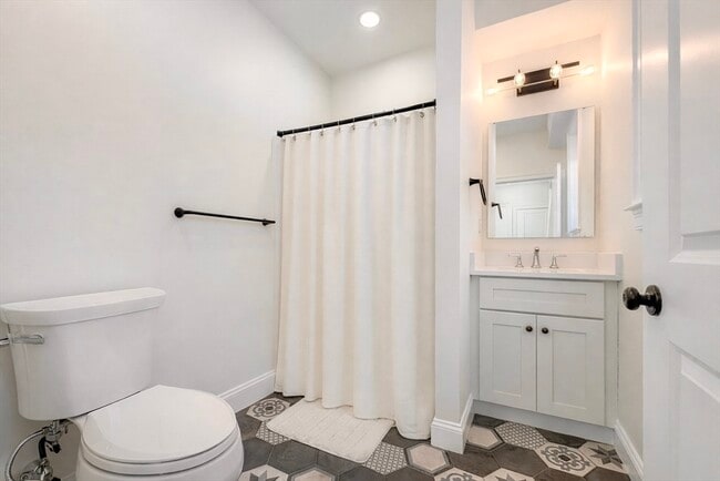 Building Photo - 261 Main St