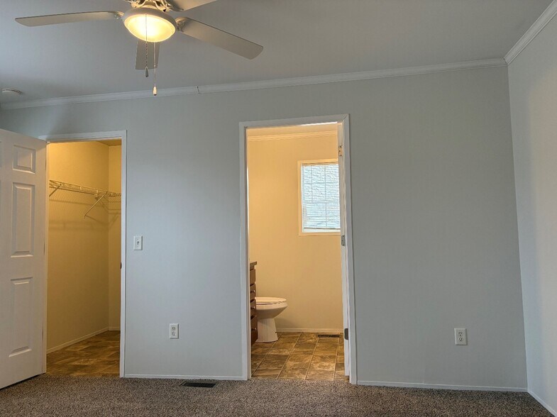 Building Photo - 1921 Winter Park Dr