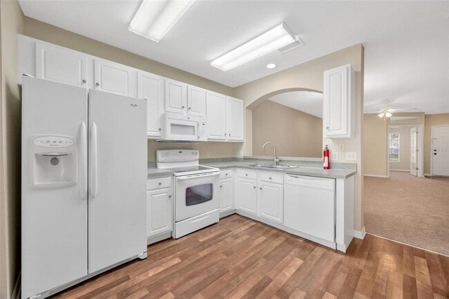 Building Photo - 5809 Fishhawk Ridge Dr