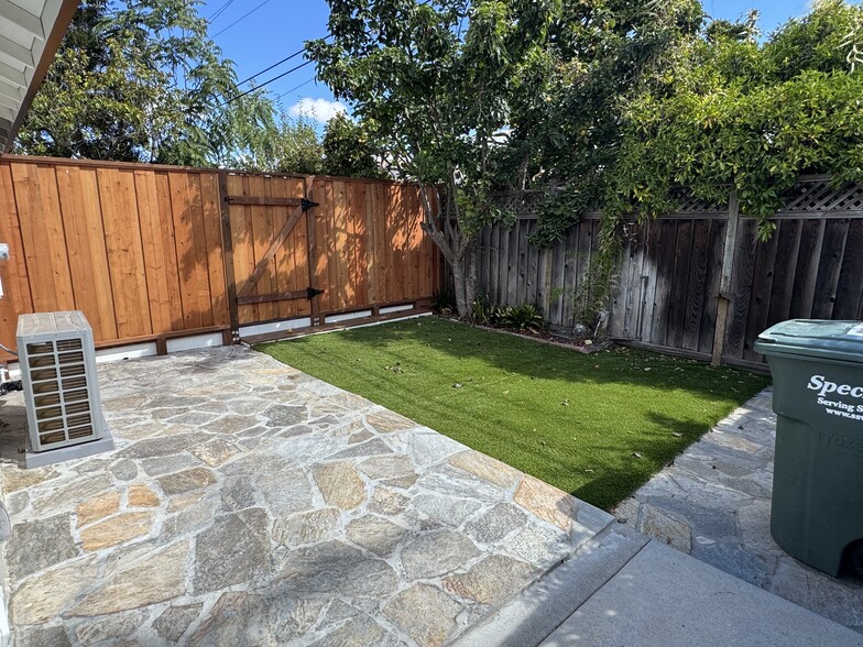 Building Photo - 674 Manzanita Ave