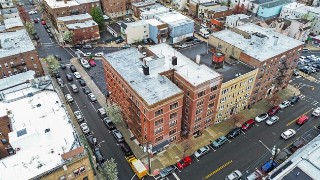 Building Photo - 6601 Broadway