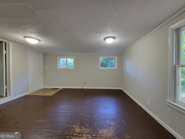 Building Photo - 210 Highland Dr