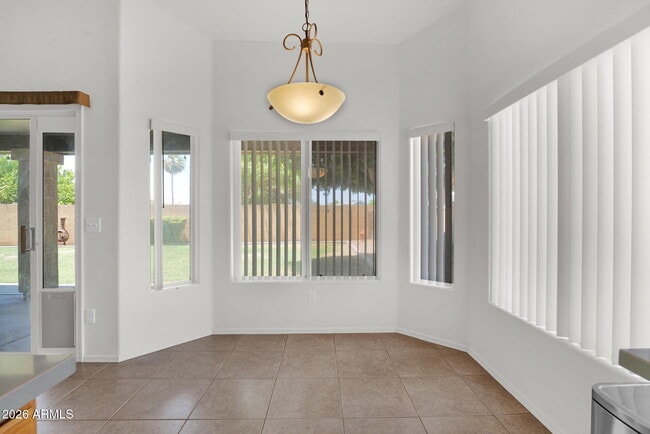 Building Photo - 360 S Pineview Dr