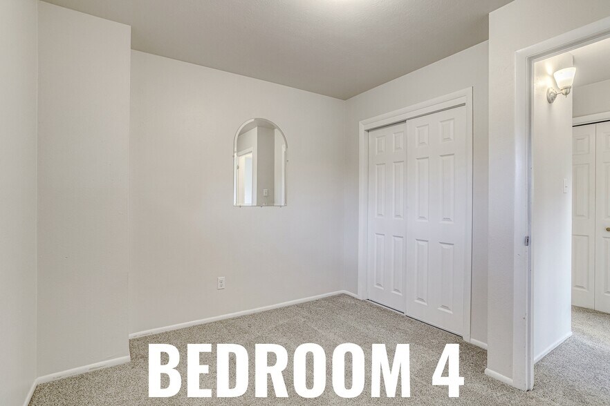 Building Photo - 2860 S Golden Way