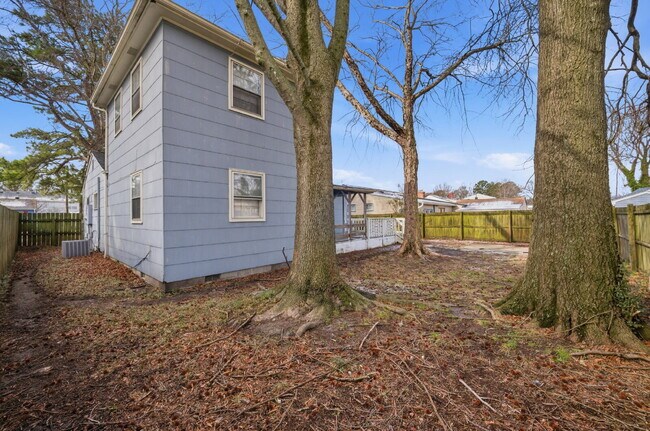 Building Photo - 3 BED, 1 BATH HOUSE FOR RENT IN CHESAPEAKE VA!