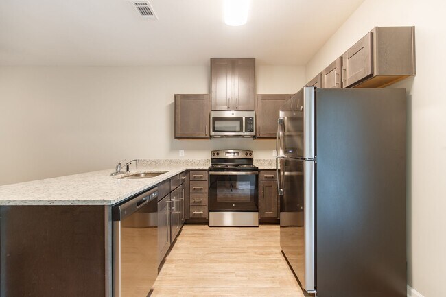 Building Photo - 2 Bedroom/2 Bath Apartment near VSU!!!