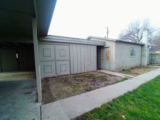 Building Photo - 114 Palo Alto Dr
