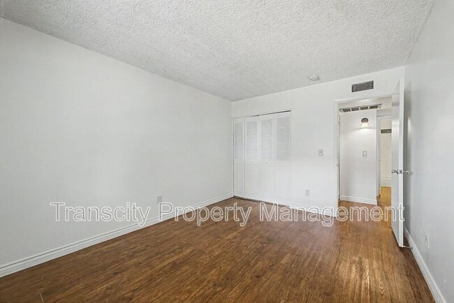 Building Photo - 225 N Standage