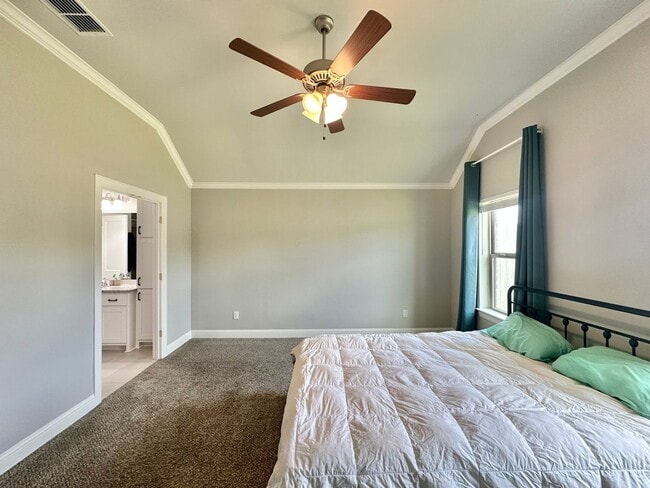 Building Photo - Available Now! Beautiful Home in Lindsey C...