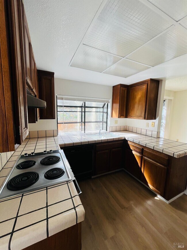 Building Photo - 111 Thresher Dr