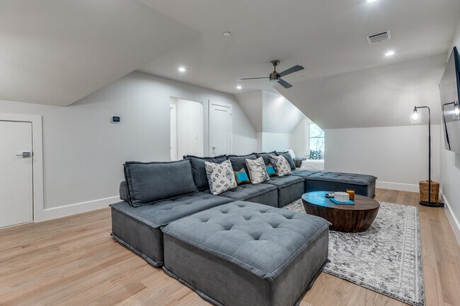 Building Photo - 4549 Westway Ave