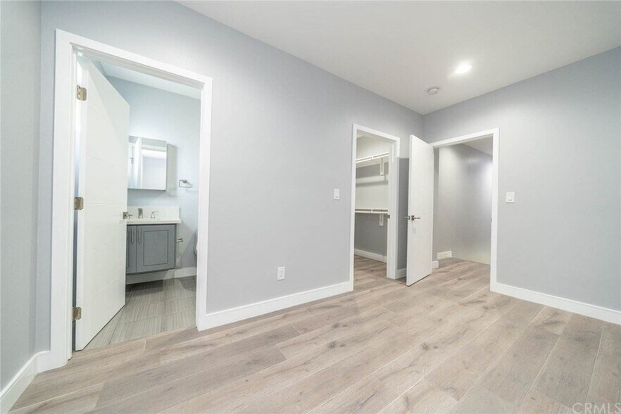 Building Photo - 4820 St Charles Pl