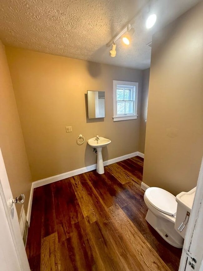 Building Photo - Westmoreland Duplex One