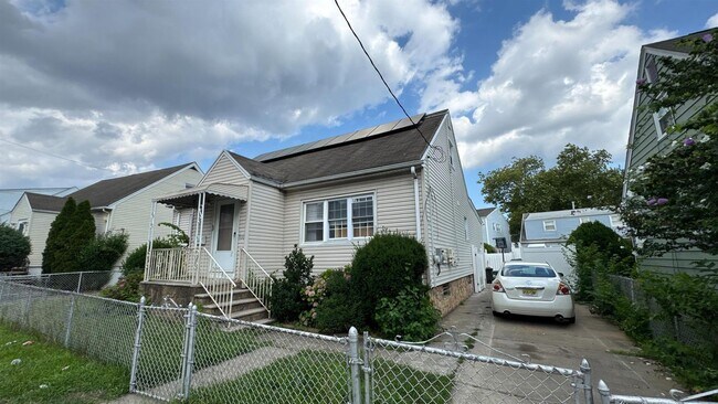 Building Photo - 44 Old Bergen Rd