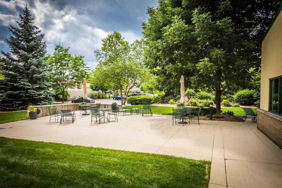 Building Photo - 400 N Richmond St