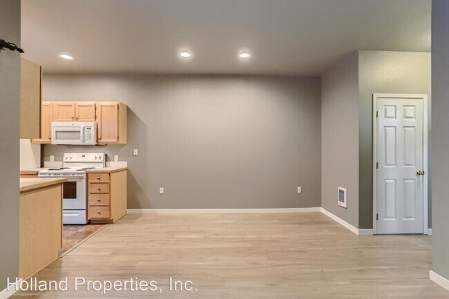 Building Photo - 3 br, 2 bath House - 8131 NE Wilkins St