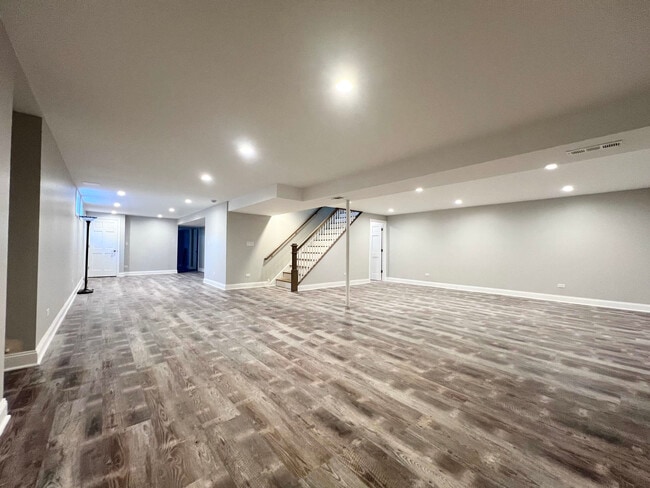 Building Photo - 15122 W Redwood Ln