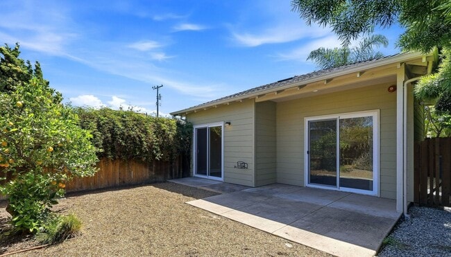 Building Photo - Sunny & Private 1BR Home in Prime Santa Cruz Location