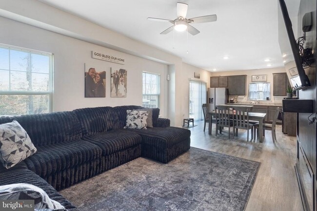 Building Photo - 9301 Cedar Forest Dr