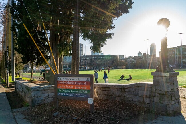 Building Photo - 1125 E Olive St