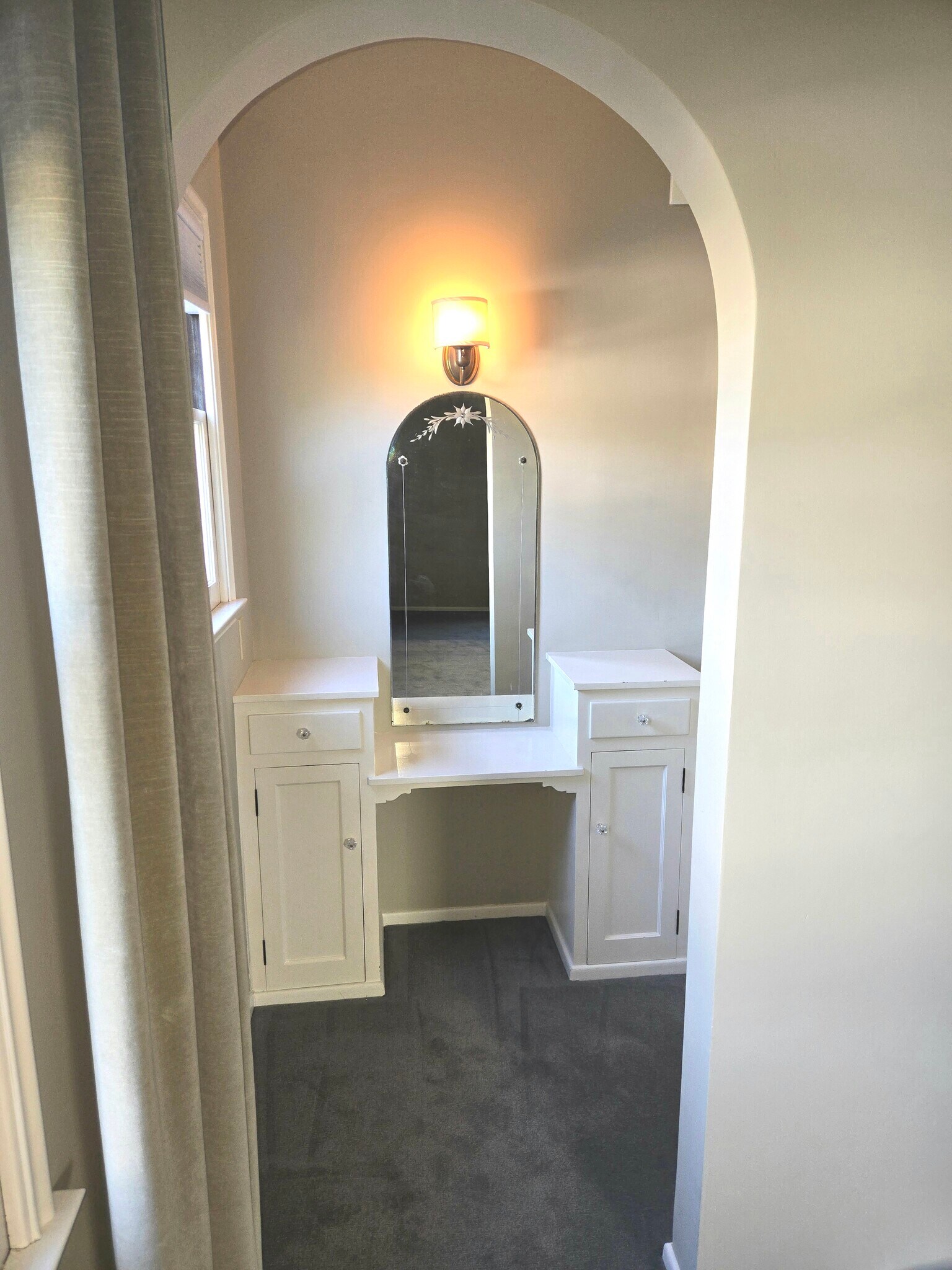 Building Photo - 1922 N Hoover St