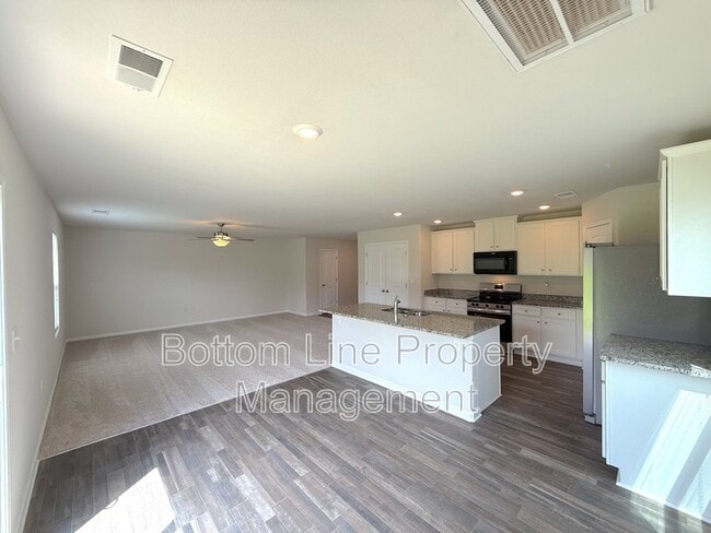 Building Photo - 445 Belcaro Dr