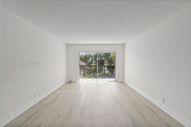Building Photo - 8005 Lake Dr