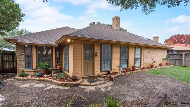 Building Photo - 7825 Silveridge Dr