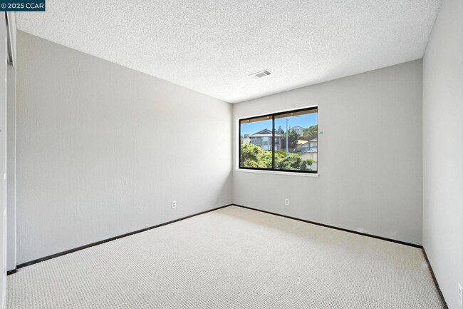 Building Photo - 267 Duperu Dr