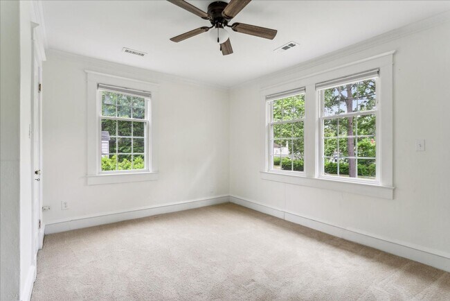 Building Photo - 44 Rivermont Dr