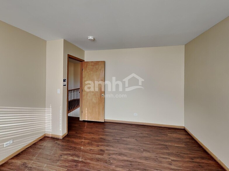 Building Photo - 434 Monarch Ln