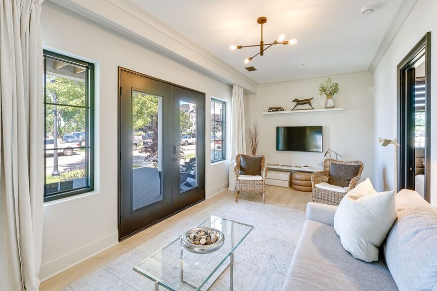 Living Room - 411 S Rath Ave