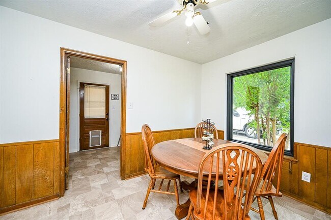 Building Photo - 14135 Limerick Ln
