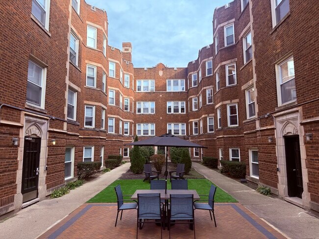 Building Photo - 7389 N Damen Ave