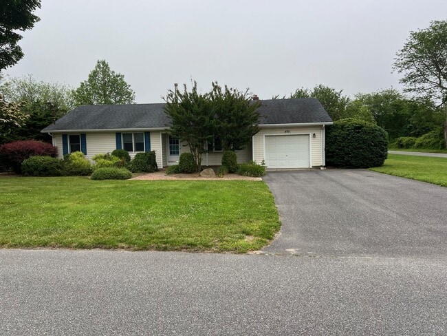 Primary Photo - 490 Schoolhouse Rd