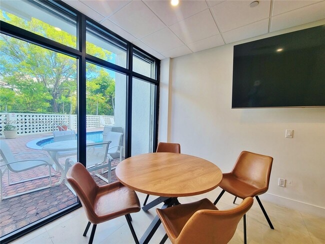 Building Photo - 77 Crandon Blvd