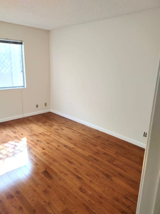 Building Photo - 11825 Courtleigh Dr